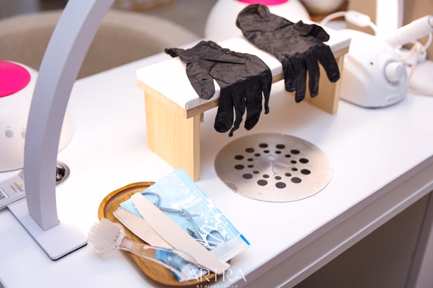 Artra Salon by Alexa Traila