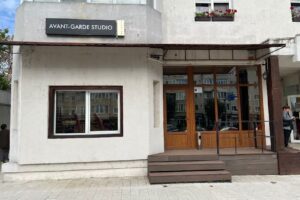 Avantgarde Studio by Laura