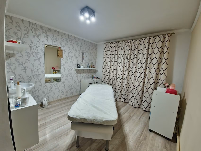 Epilat cu ceara Pensat sprâncene Vopsit sprâncene Cosmetica Andreea