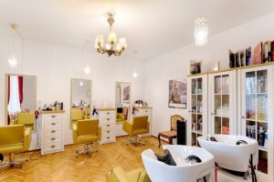 Mohini Nails by Carmen Novacovschi