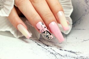 Nail Artist Sarkozi Alina
