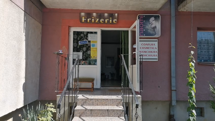 Naomi Studio Styling