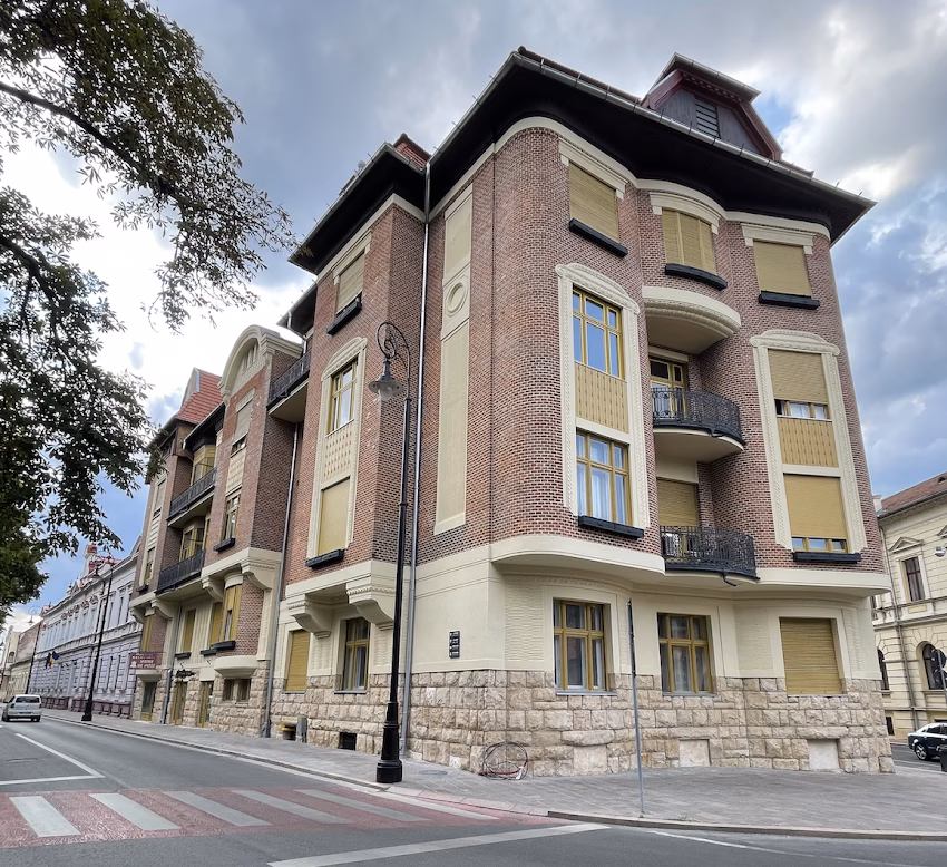 Nora Pop Beauty Studio