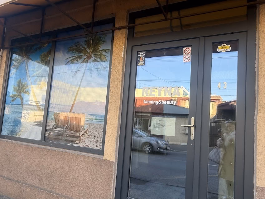 Reyna Tanning Beauty Salon Bronzare Micropigmentare Epilare Definitivă Îndepărtare tatuaje cu laser