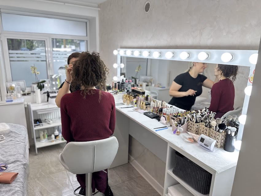 Salon Infinity Barlad Frumusete Completa Coafura Unghii Cosmetica