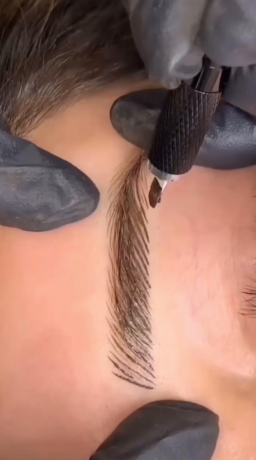 The Brow Stylist by Laura Baciu